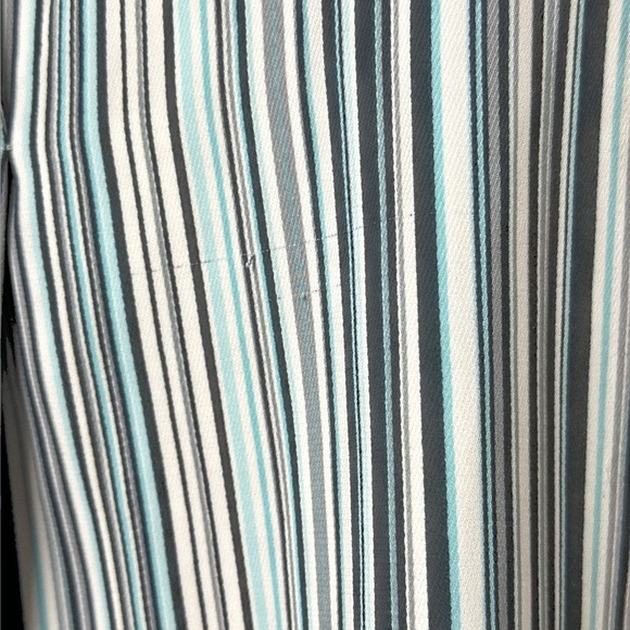 Cleo lightweight stretch Sleeveless Top - Picture 9 of 9